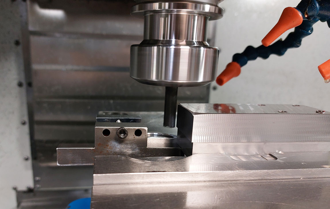 Image shows how the cutter can cut all the way around the part without the stop interferring.